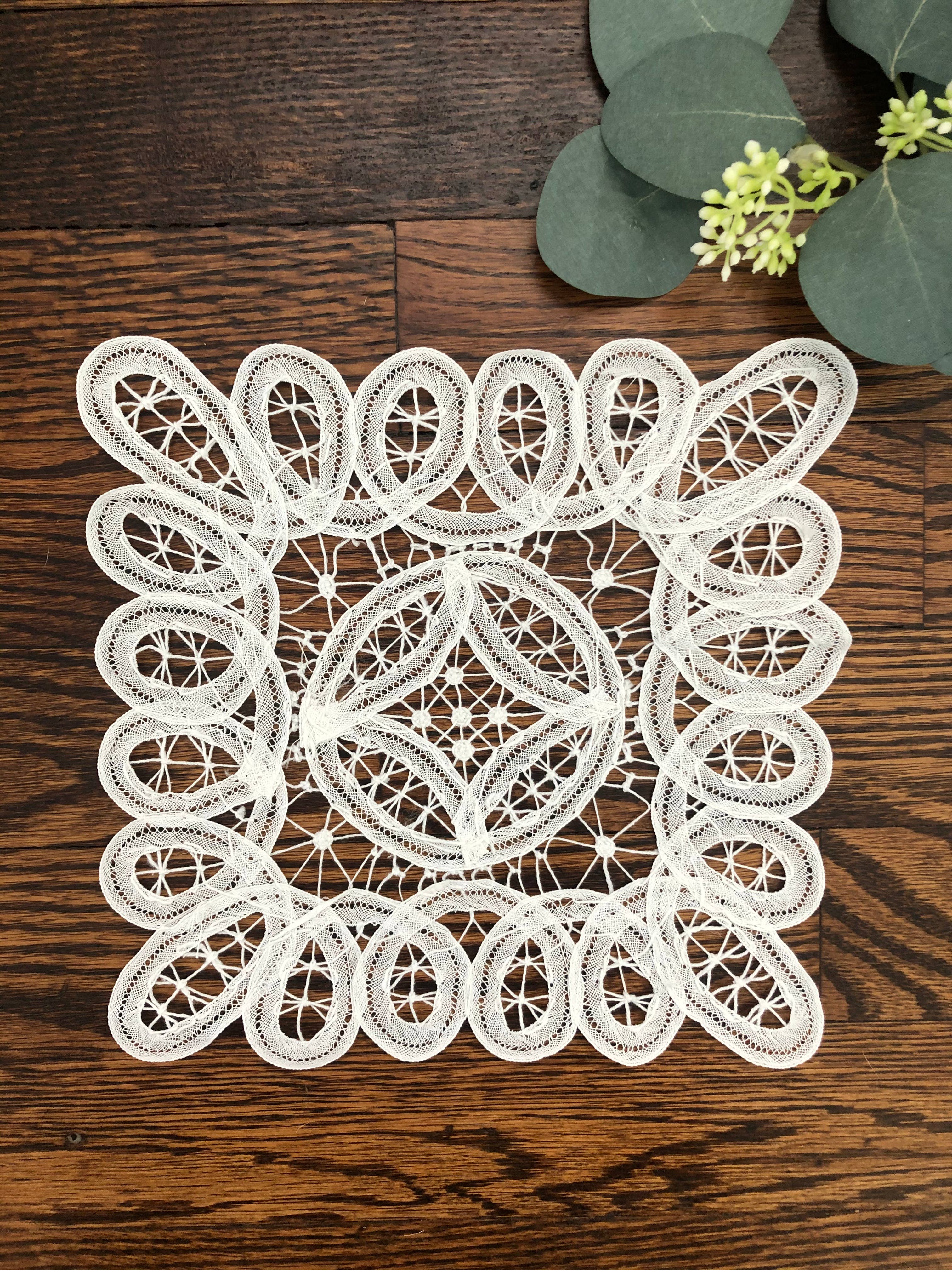 7664. Annie’s Treasures Doilies Edwardian Square Shape