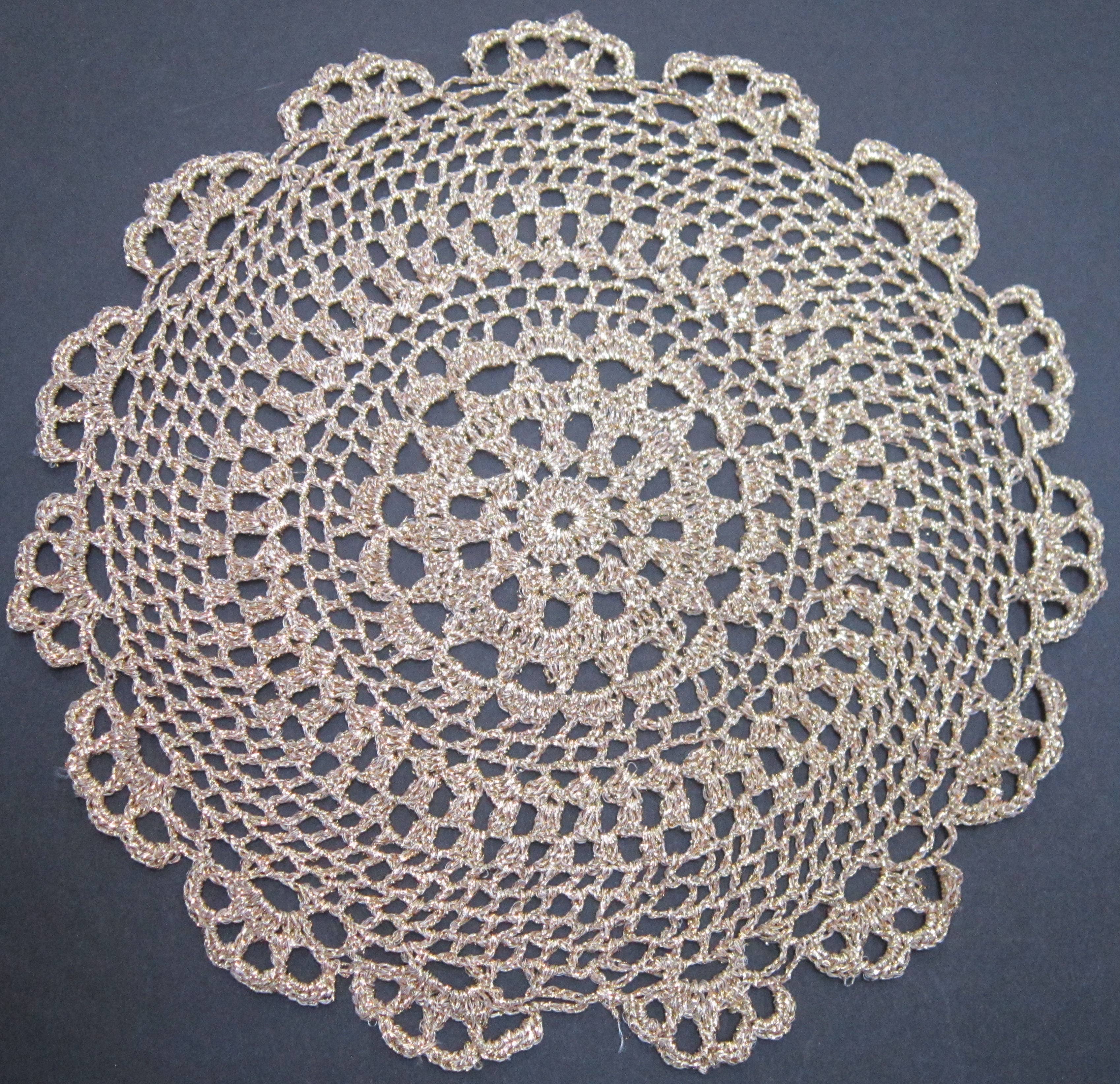 7661. Annie’s Treasures Doilies "Pacifica" 10" Round