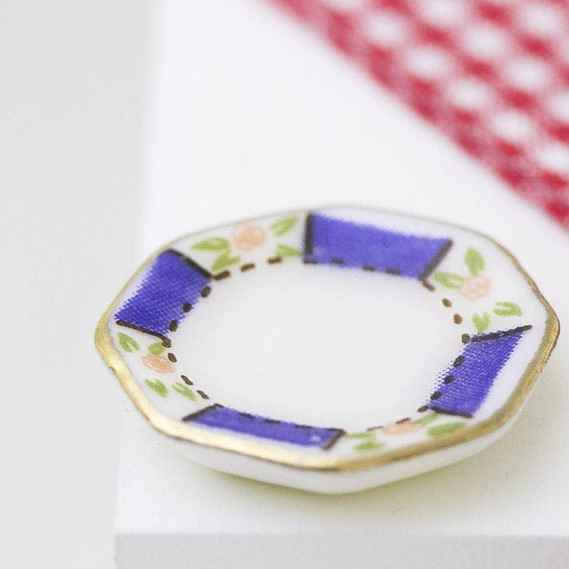 8346. Miniature Ceramic Dinnerware