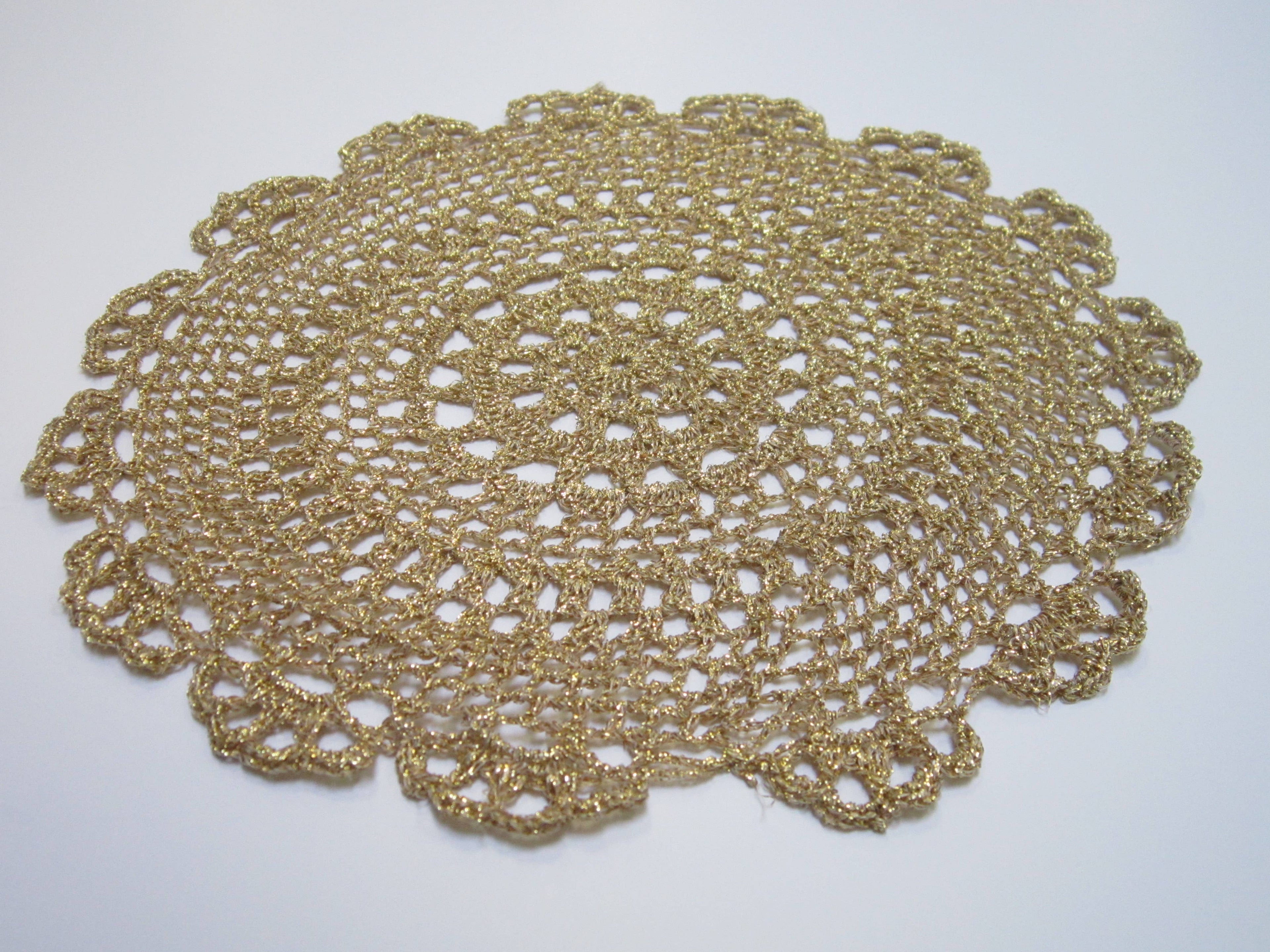 7661. Annie’s Treasures Doilies "Pacifica" 10" Round