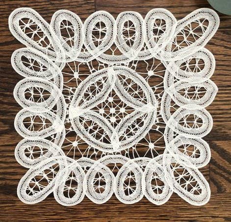 7664. Annie’s Treasures Doilies Edwardian Square Shape