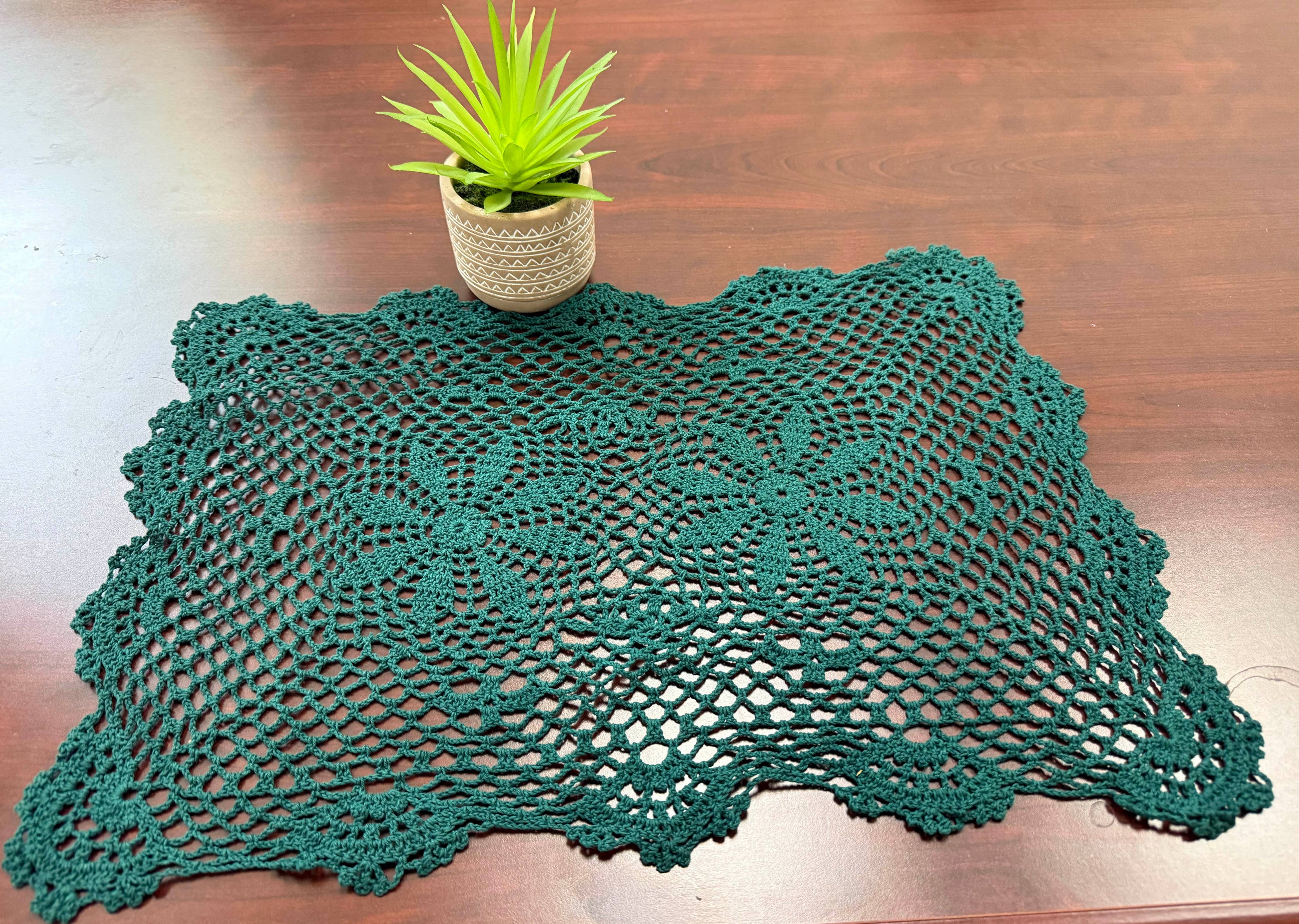 7663. Crochet Placemat