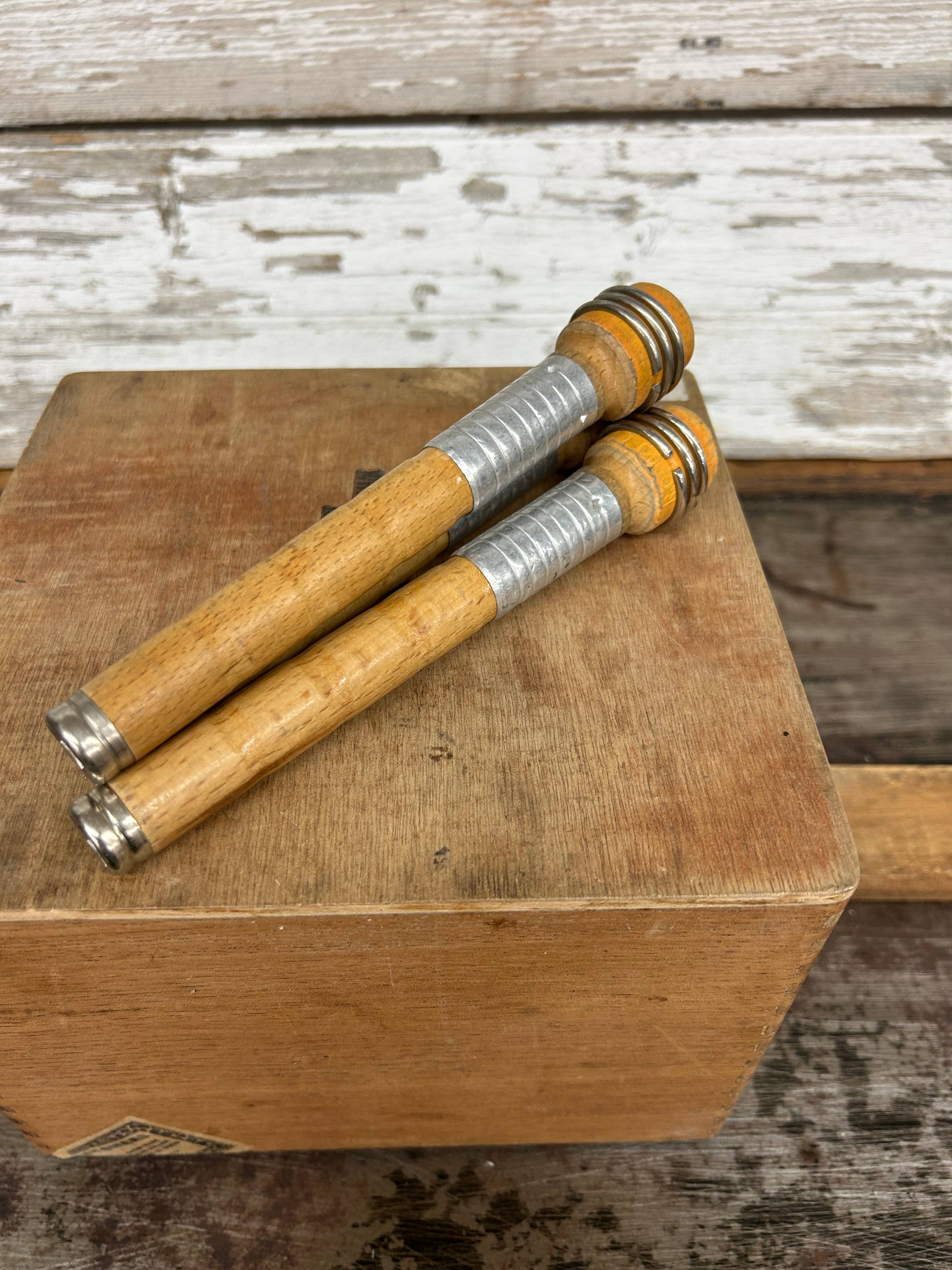 7002. Wood Quill