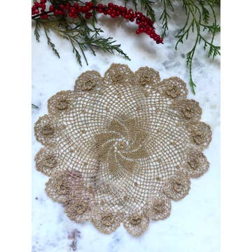 7806. Annie's Treasures Irish Rose Doilies Fine Crochet Rd Gold