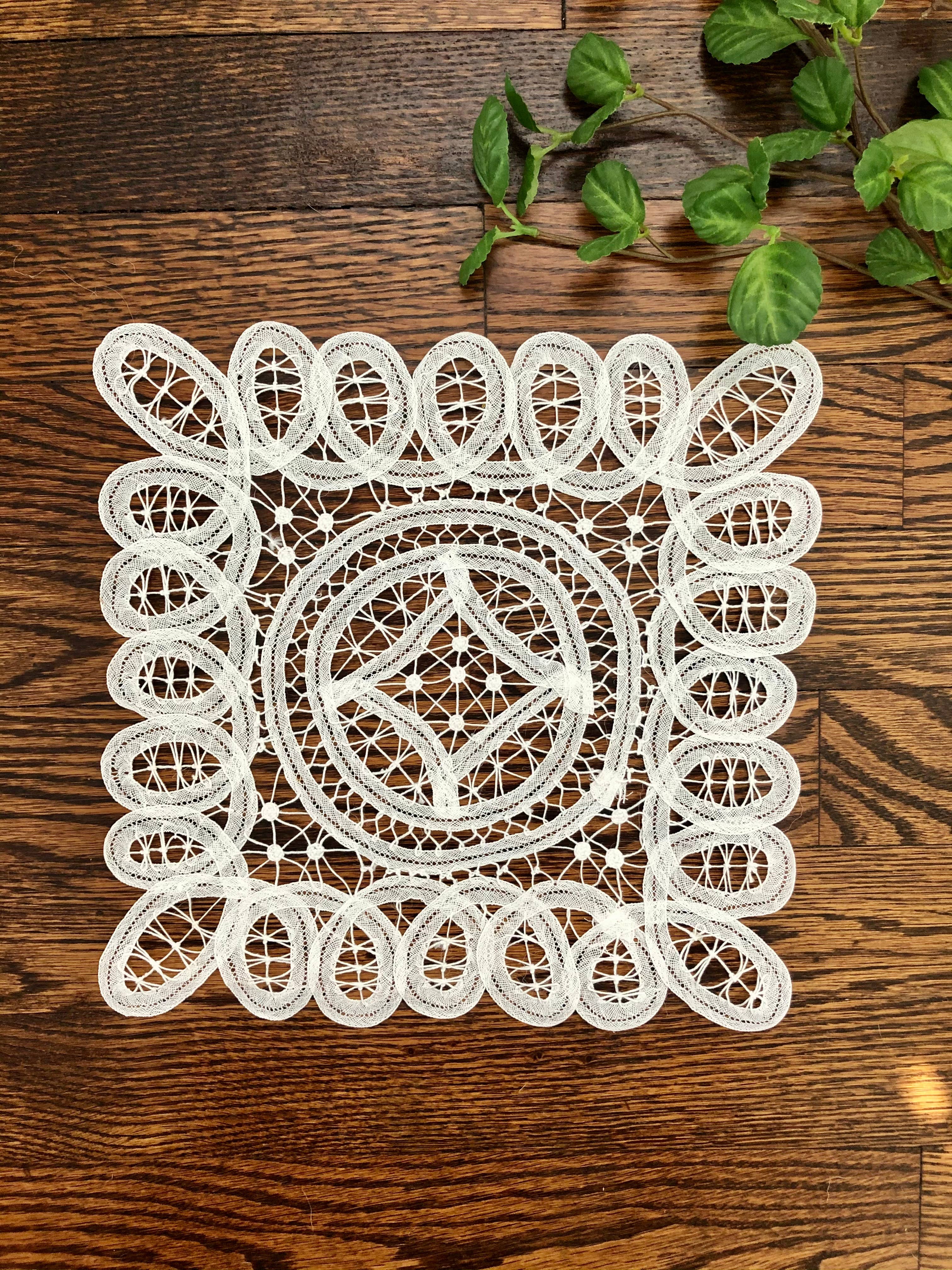 7664. Annie’s Treasures Doilies Edwardian Square Shape