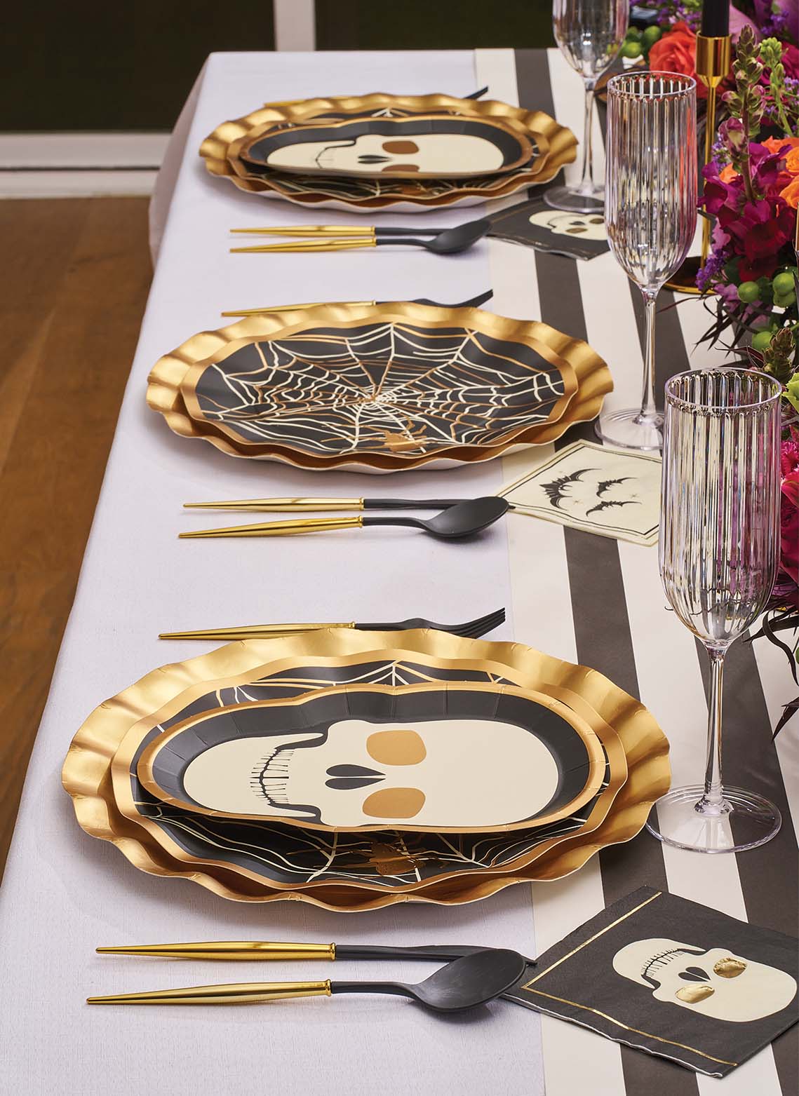 4306. Black & Gold Bella Assorted Plastic Cutlery/24pc, Service for 8