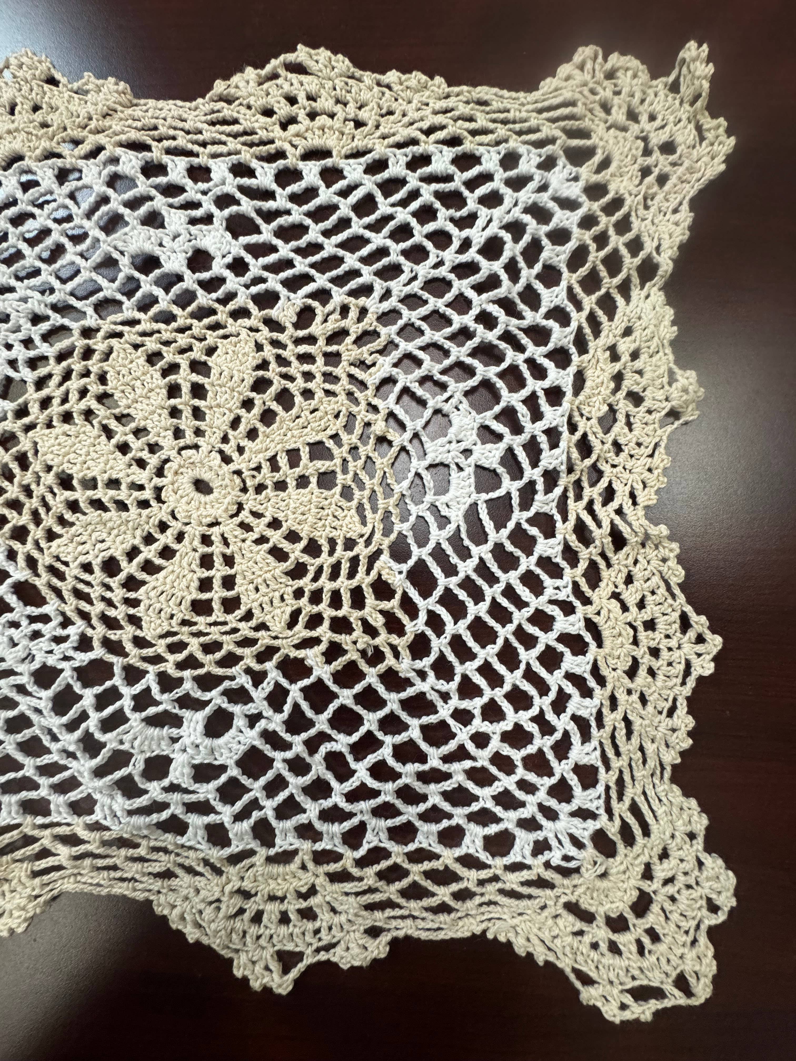 7663. Crochet Placemat