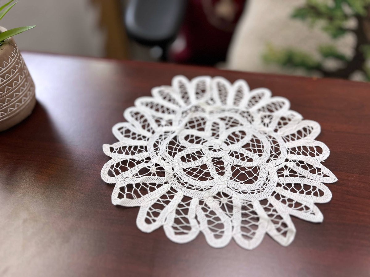 Annie's Treasures Doilies Round Shape