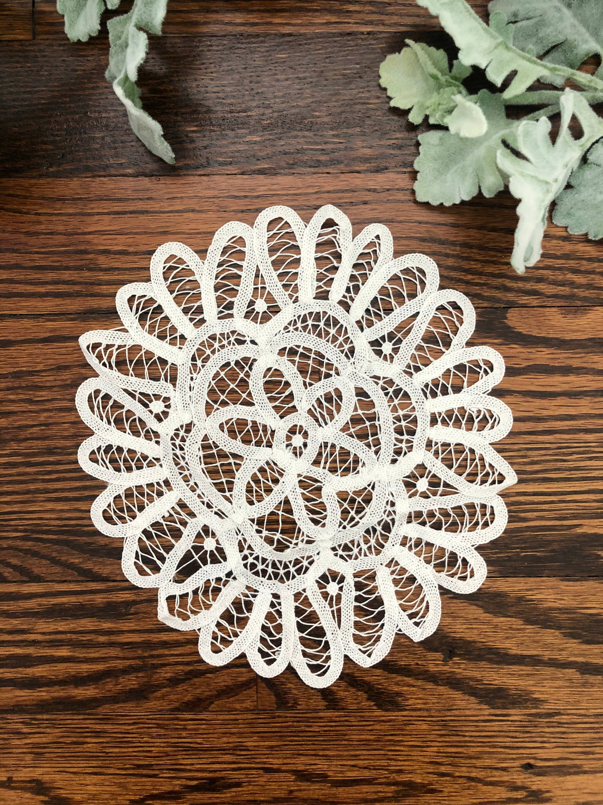 Annie's Treasures Doilies Round Shape