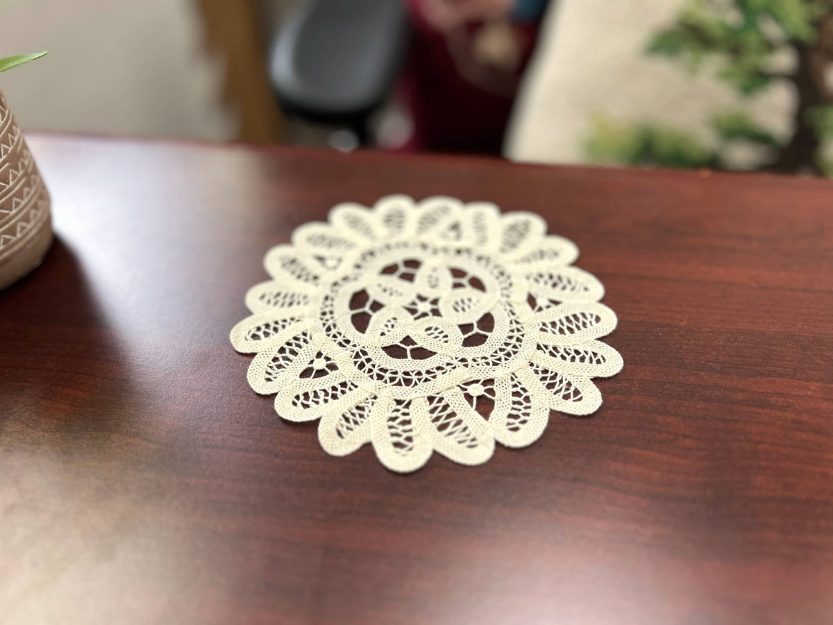 Annie's Treasures Doilies Round Shape