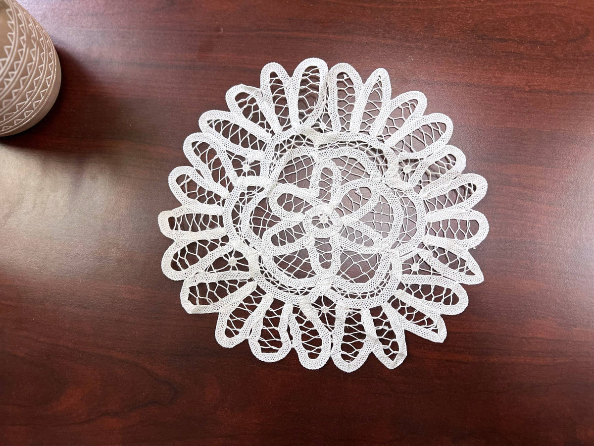 Annie's Treasures Doilies Round Shape