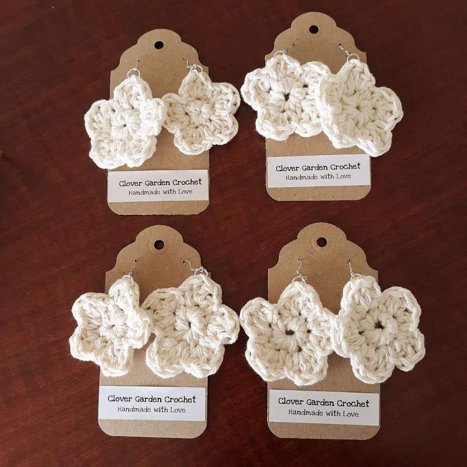 4100. Rustic Boho Daisy Ecru Daisy Flower Crochet  Earrings