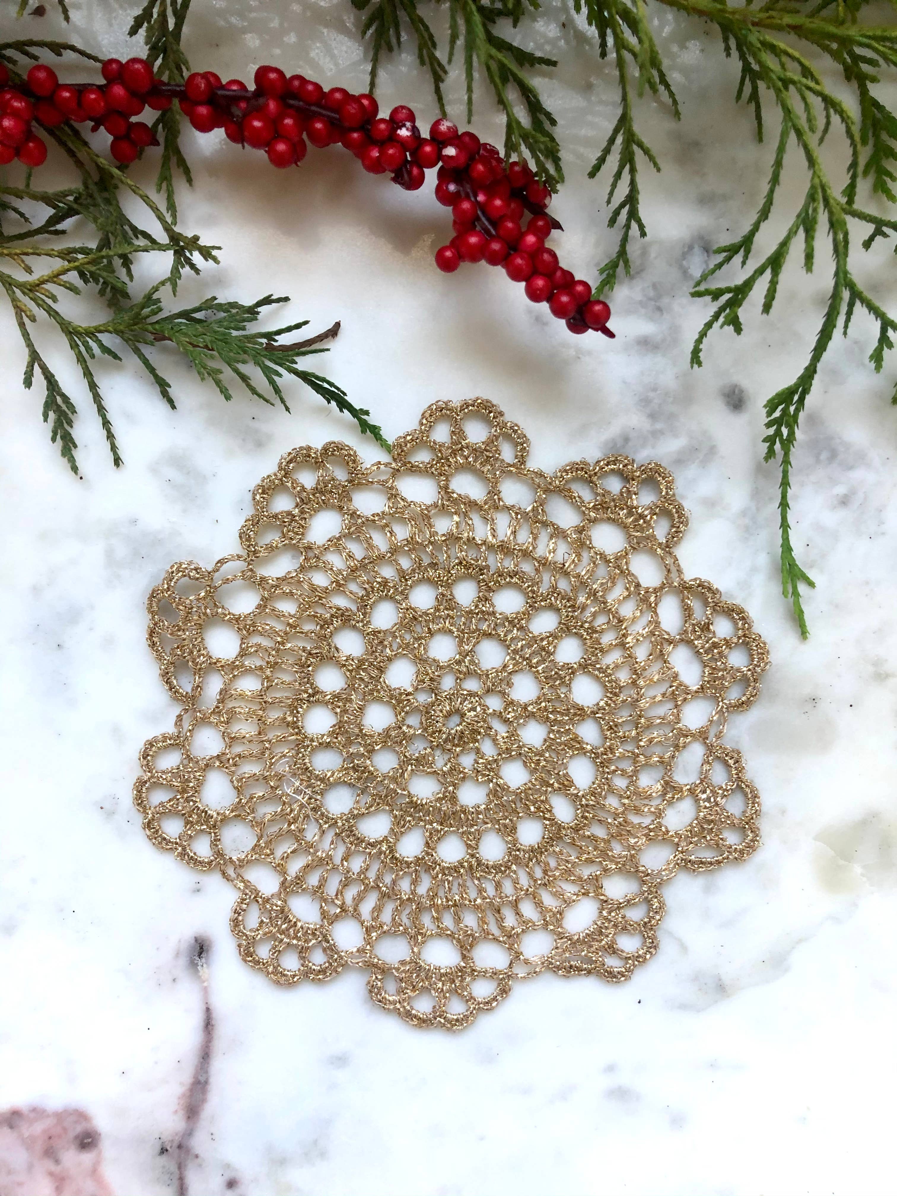 7660. Annie’s Treasures Doilies "Pacifica" 6" Round