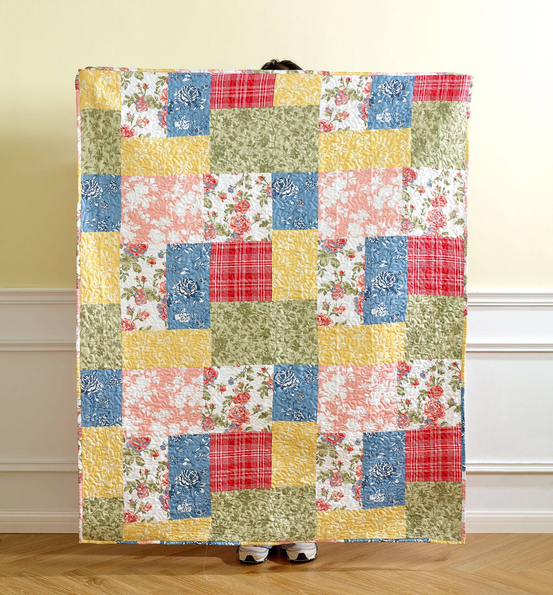 7650. Farmhouse Floral Throw