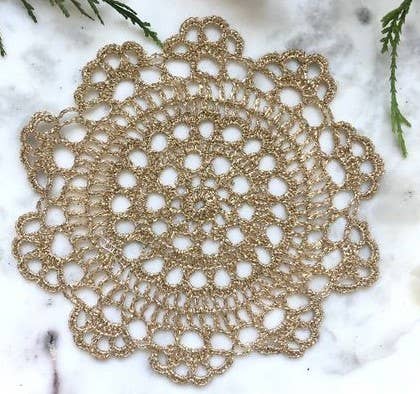 7660. Annie’s Treasures Doilies "Pacifica" 6" Round