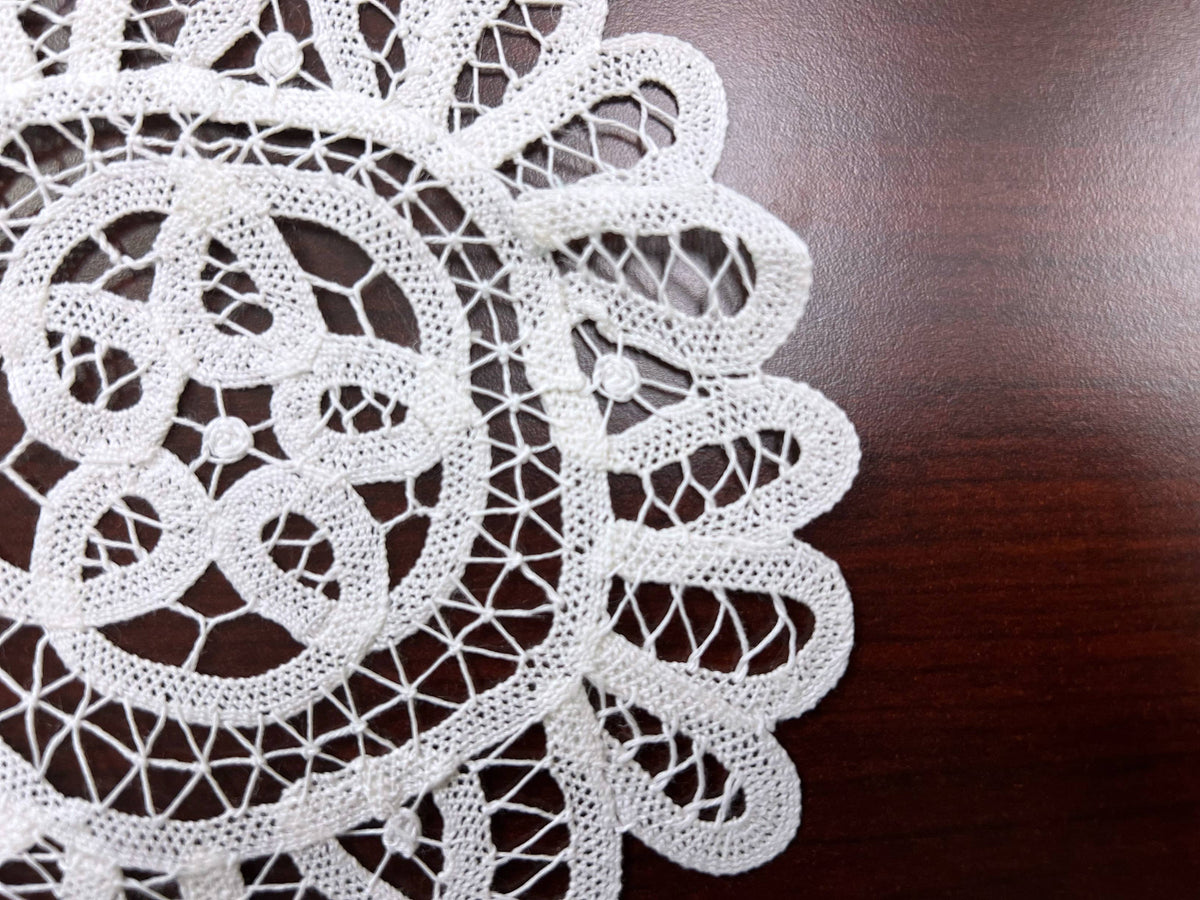 Annie's Treasures Doilies Round Shape