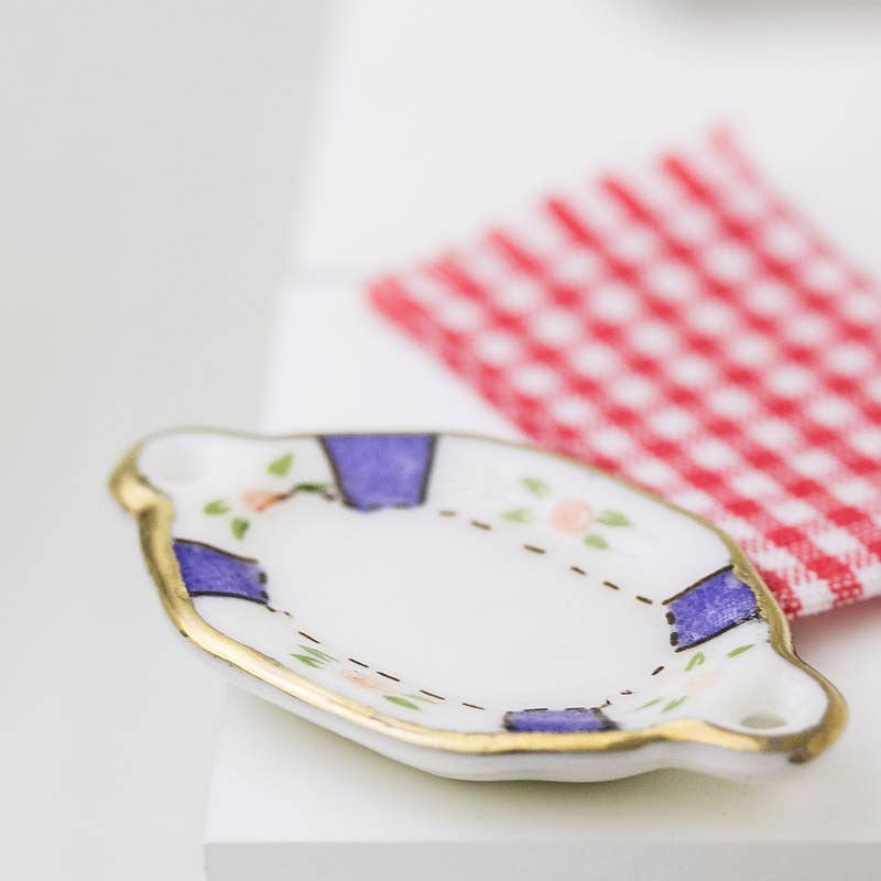 8346. Miniature Ceramic Dinnerware
