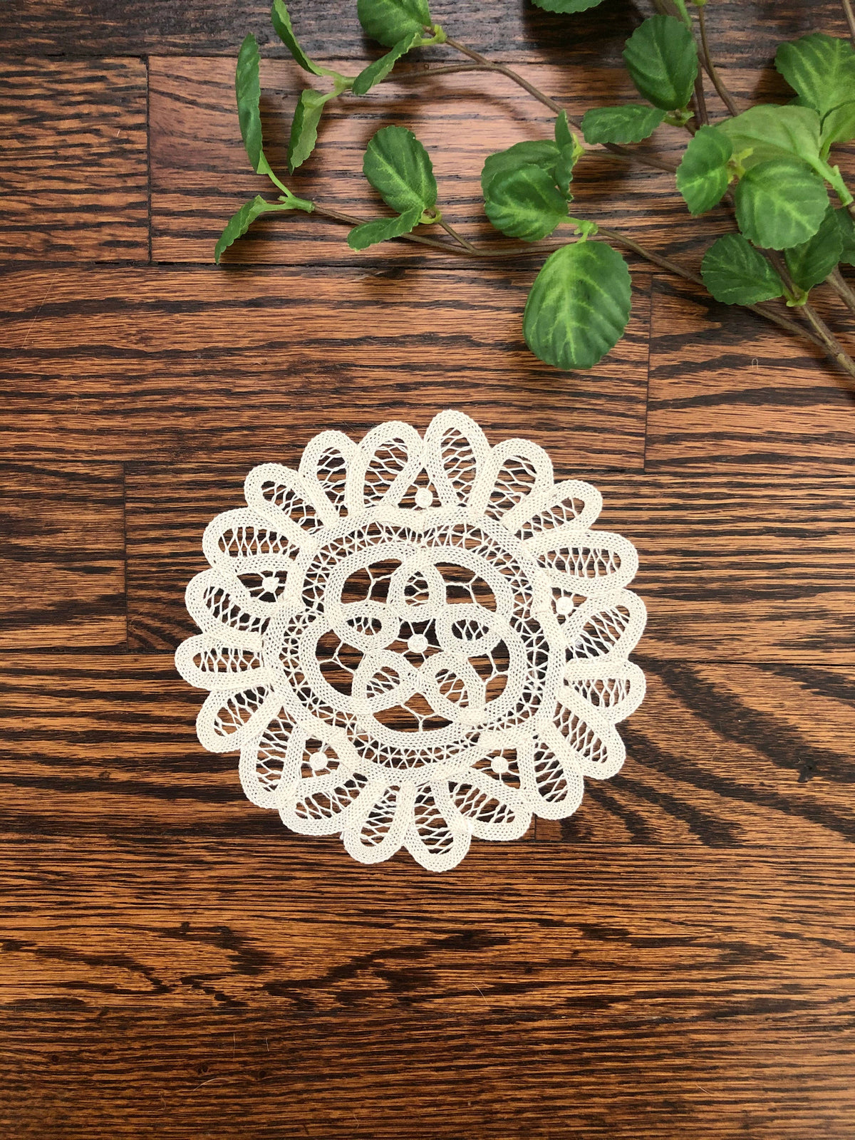 Annie's Treasures Doilies Round Shape